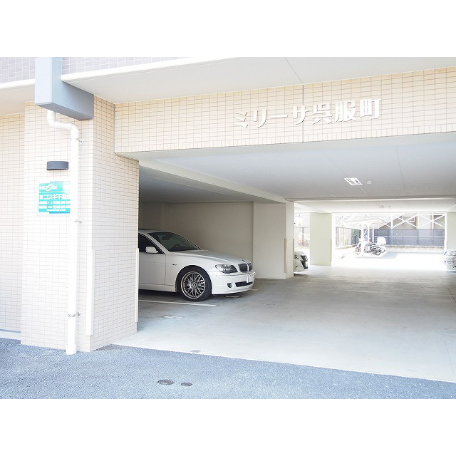 駐車場　屋根付き区画も有りますよ☆