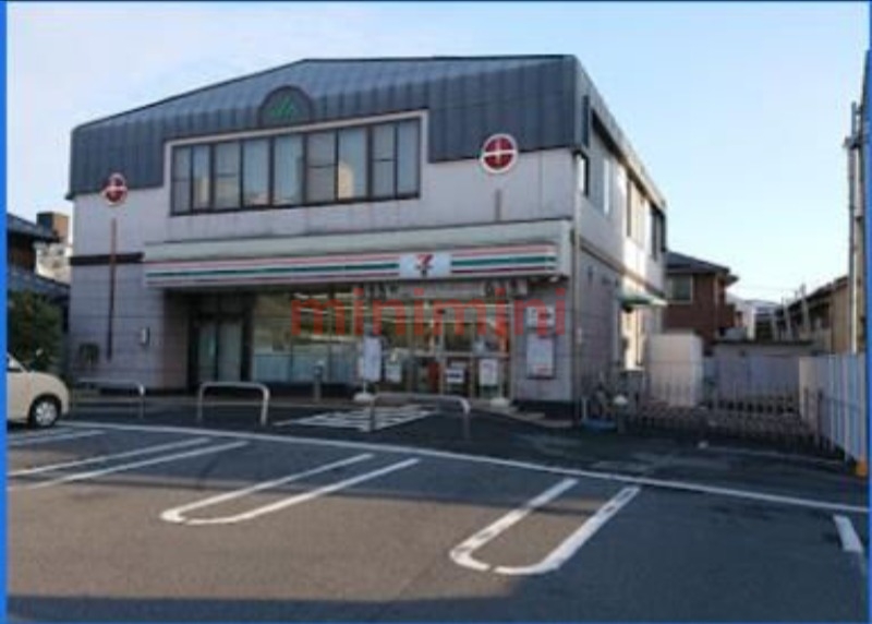 コンビニ　セブンイレブン摂津千里丘東1丁目店（コンビニ）まで563m