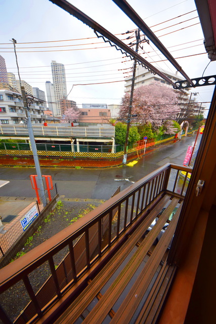 バルコニー　～春になると桜が見えます～