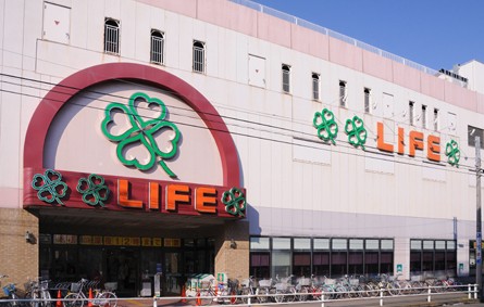 スーパー　ライフ　経堂店（スーパー）まで675m