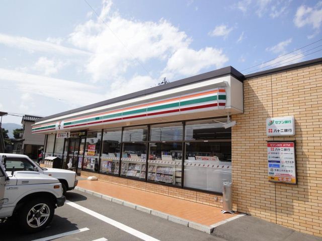 コンビニ　セブンイレブン（コンビニ）まで370m
