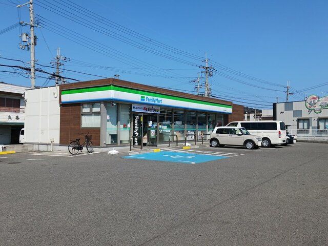 コンビニ　ファミリーマート園部店様（コンビニ）まで500m