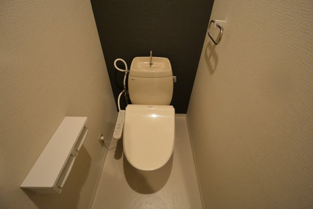 トイレ　温水洗浄便座付きのトイレです♪