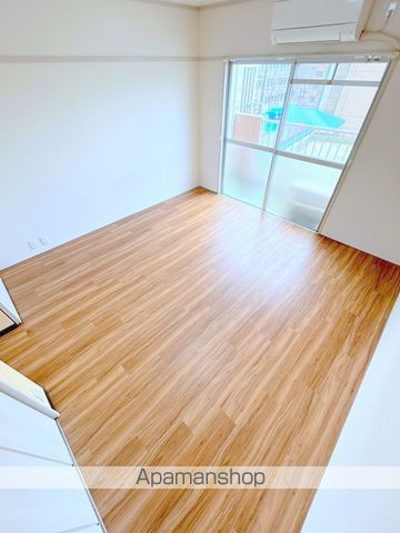 ＪＲ日南線 宮崎駅 徒歩25分 5階建 築41年の居間写真