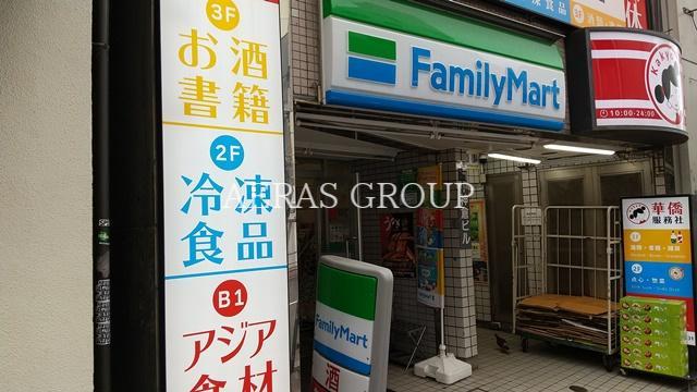 コンビニ　ファミリーマート 新大久保駅前店（コンビニ）まで199m