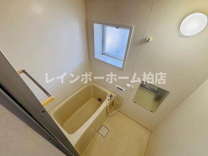バス・シャワールーム　ゆったり過ごせるお風呂です