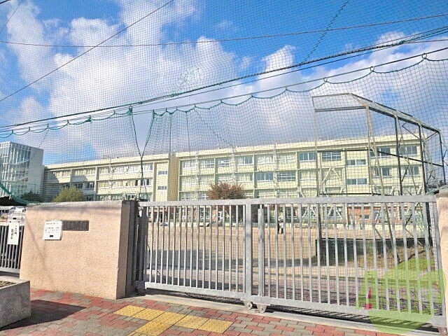 小学校　小曽根小学校（小学校）まで740m