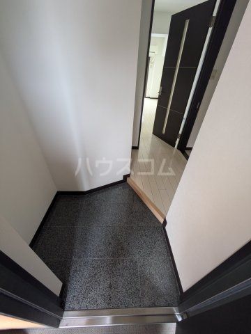 LA096の玄関写真