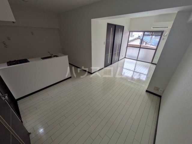 LA096の居間写真