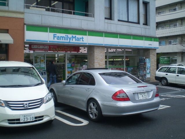 コンビニ　ファミリーマート（コンビニ）まで420m