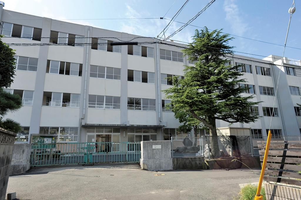 小学校　下関市立安岡小学校（小学校）まで287m