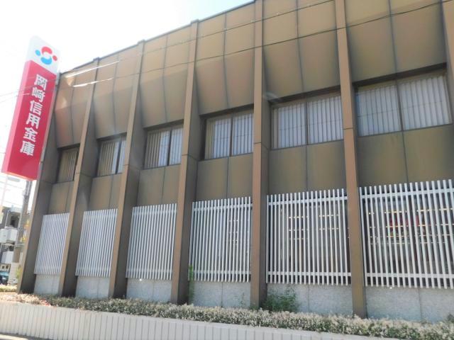 銀行　岡崎信用金庫豊川支店（銀行）まで713m