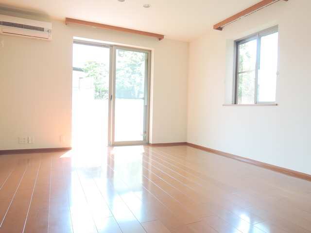 居室・リビング　★明るいフローリングの角部屋です★