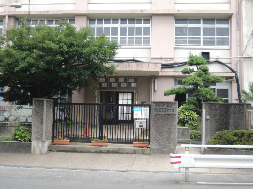 中学校　東大阪市立長瀬中学校（中学校）まで503m
