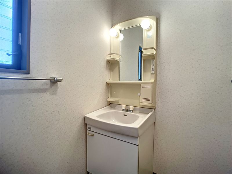 洗面設備　※写真は同物件の別部屋です