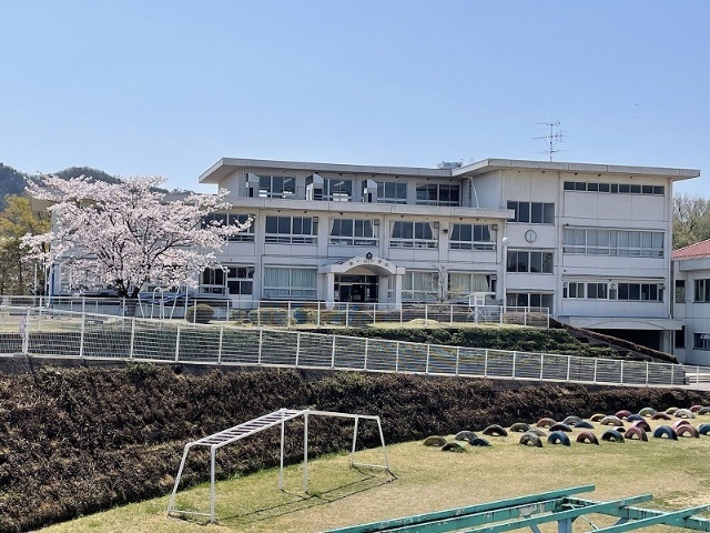 小学校　関市立南ケ丘小学校（小学校）まで1680m