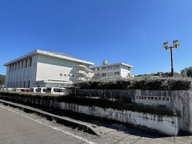 中学校　関市立桜ケ丘中学校（中学校）まで5128m