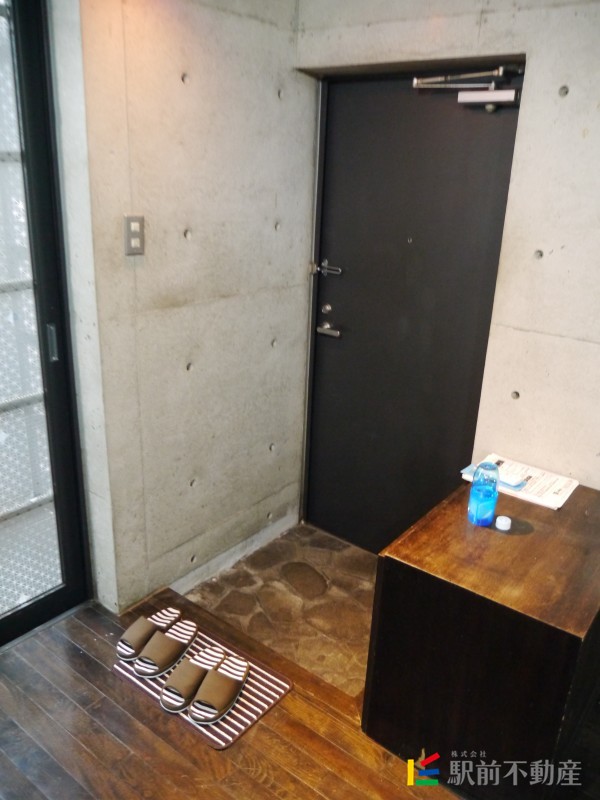 玄関　写真は別部屋