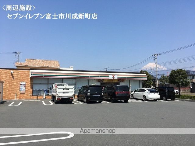コンビニ　セブンイレブン（コンビニ）まで1049m