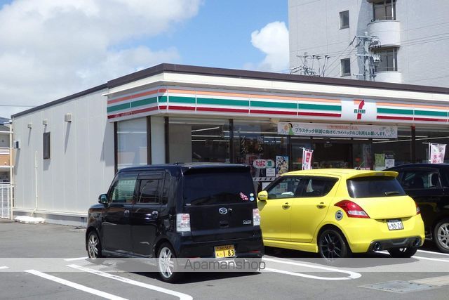 コンビニ　セブンイレブン（コンビニ）まで892m