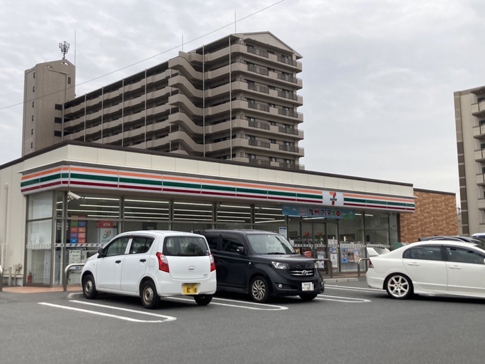 コンビニ　セブンイレブン小倉錦ケ丘店（コンビニ）まで106m