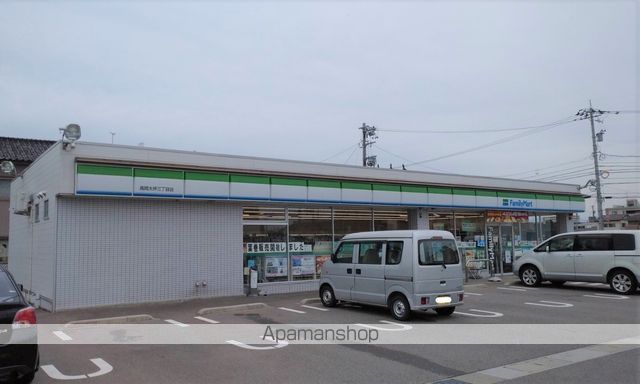 コンビニ　ファミリーマート高岡大坪三丁目店（コンビニ）まで824m