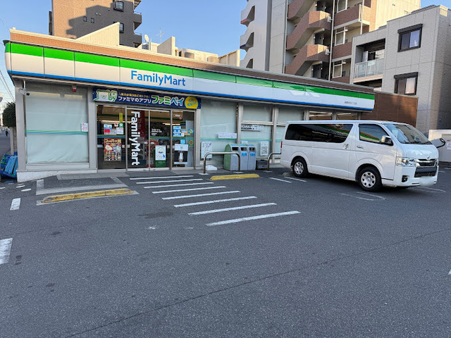 コンビニ　ファミリーマート船橋本町五丁目店（コンビニ）まで671m