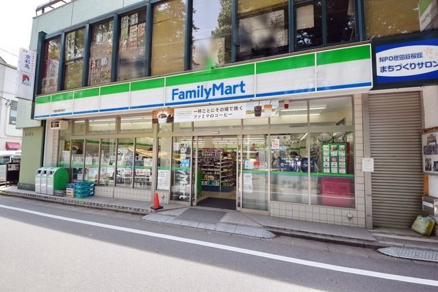 コンビニ　ファミリーマート（コンビニ）まで769m