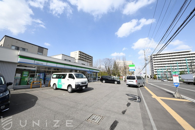 コンビニ　ファミリーマート札幌菊水6条店（コンビニ）まで393m