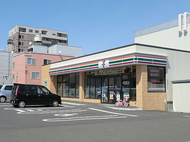 コンビニ　セブンイレブン豊平5条店（コンビニ）まで201m