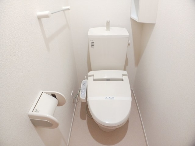 トイレ　※同建物の別のお部屋の写真です。