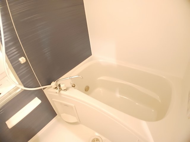 バス・シャワールーム　※同建物の別のお部屋の写真です。