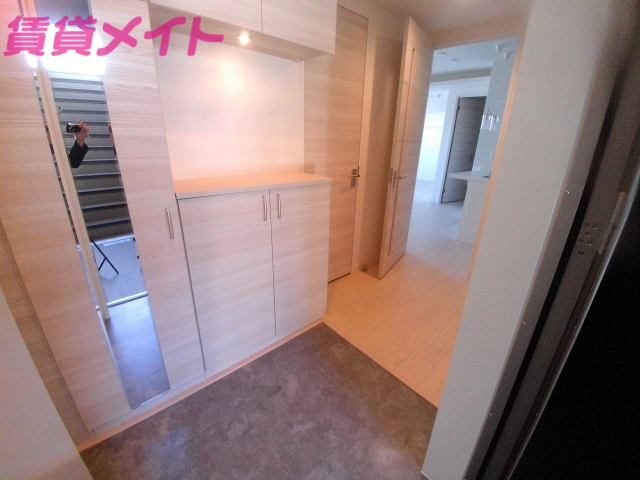 玄関　玄関２階のお部屋写真です