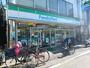 コンビニ　ファミリーマート鷹の台駅前店（コンビニ）まで559m