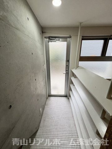 サンフェル神宮前の玄関写真