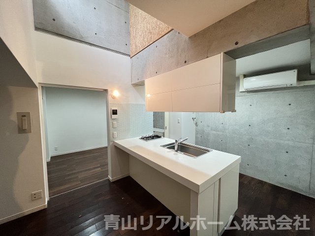 サンフェル神宮前の居間写真