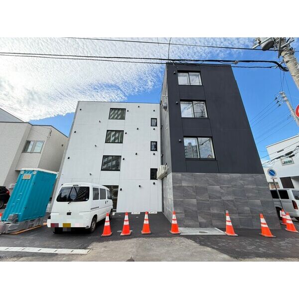建物外観　☆専用ゴミ置き場・宅配BOXあります☆