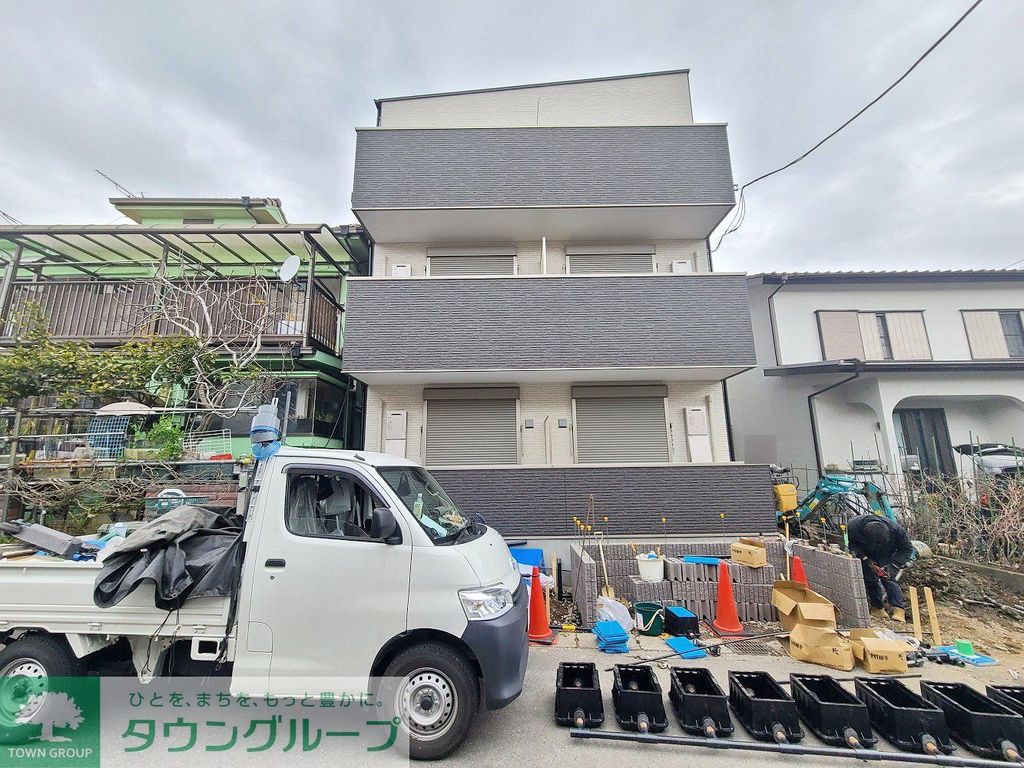 建物外観　駐車場