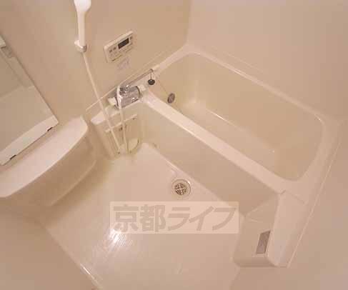 バス・シャワールーム　追い炊き機能付きのお風呂です。