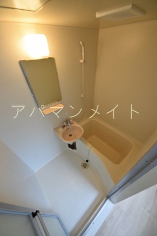 バス・シャワールーム　こちらで疲れを癒してください
