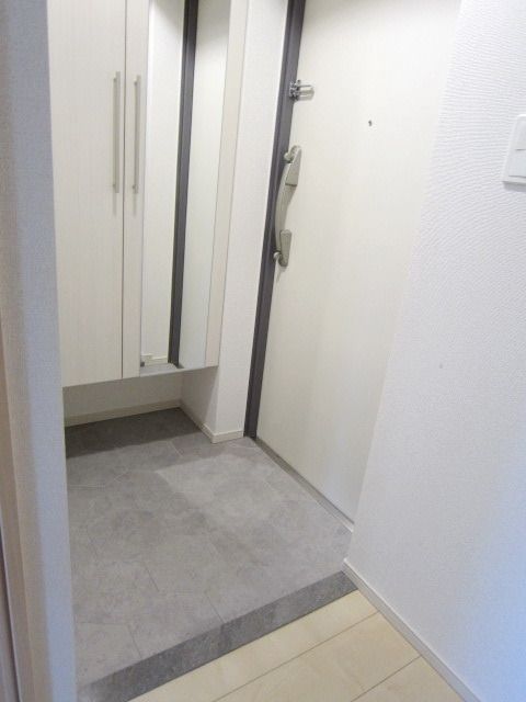 玄関　★鏡付きのシューズＢＯＸ付きの玄関★