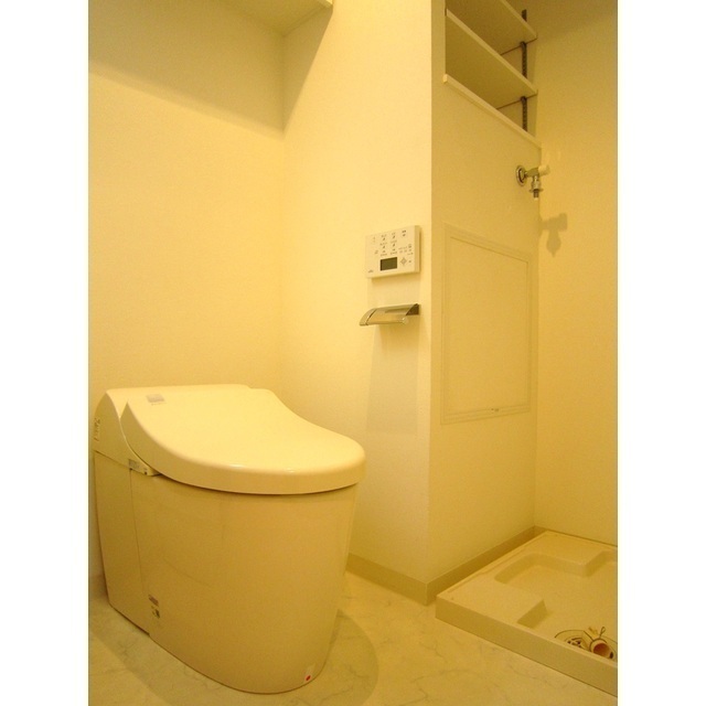 トイレ　※写真は反転タイプのお部屋となります
