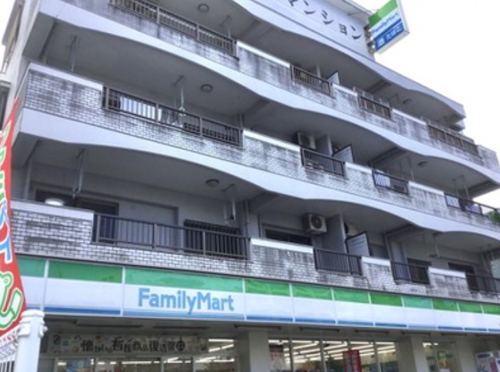 コンビニ　沖縄ファミリーマート 小禄南店（コンビニ）まで864m