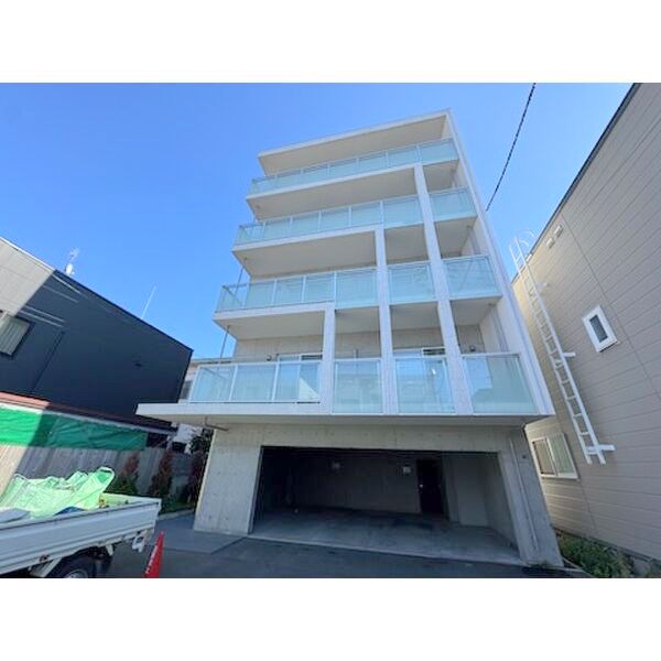 地下鉄南北線 中島公園駅 徒歩13分 築4年
