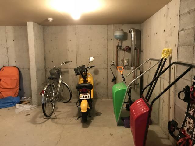 駐車場　車庫付きの駐車場です♪