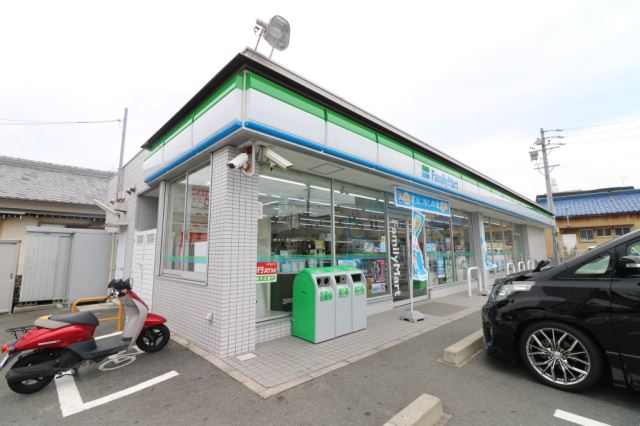 コンビニ　ファミリーマート（コンビニ）まで170m