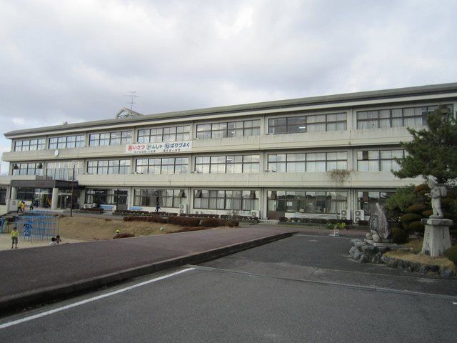 小学校　市立蒲生東小学校（小学校）まで679m