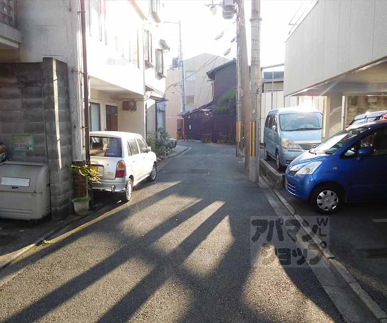 その他　前面道路です。