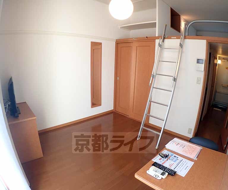 居室・リビング　フローリングでとてもキレイです。