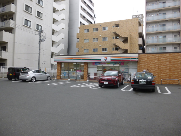 コンビニ　セブンイレブン　横浜吉野町駅前店（コンビニ）まで235m